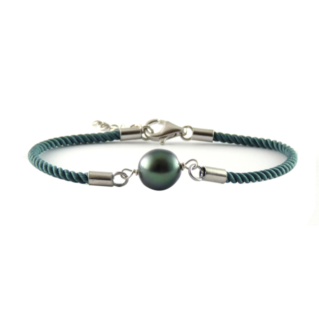 Collection les Merveilles du Pacifiques Bracelet perle ovale sur coton soyeux et argent - BRA06